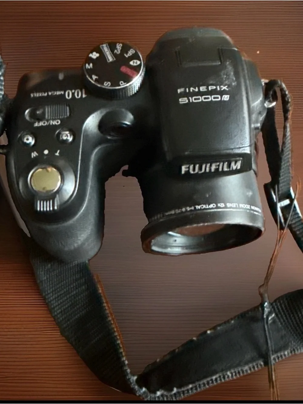 Fujifilm FinePix S1000fd Black Bridge Camera with Strap